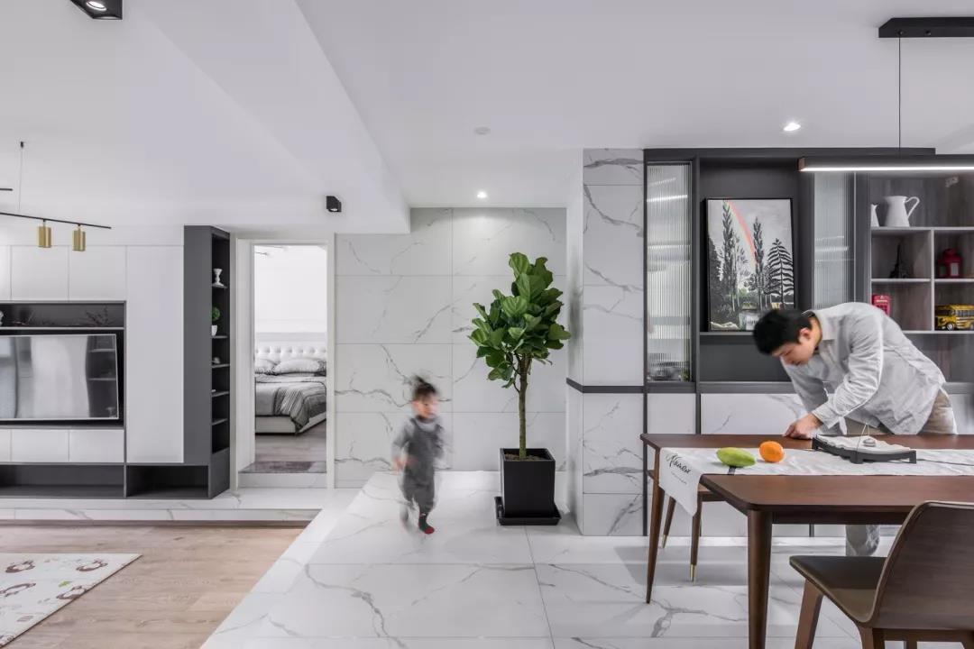 下沉式客廳巧設計，112㎡三居室簡(jiǎn)約